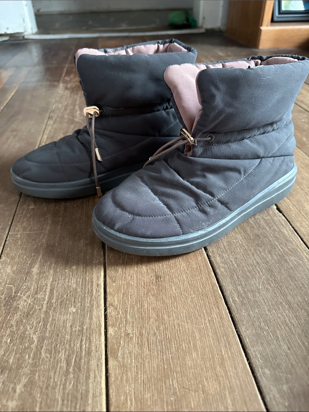 Hey Dude Snow boots size 11 women